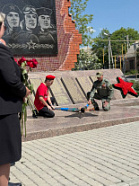 80 Вечных огней одновременно зажглись сегодня в рамках Всероссийской акции «Храним огонь Победы» 